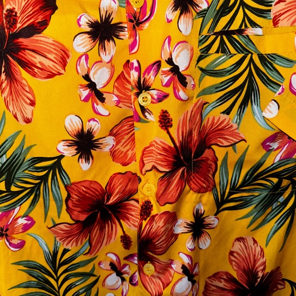 Pacific and Co. Hawaiian Floral Button Up Shirt - Picture 2 of 11
